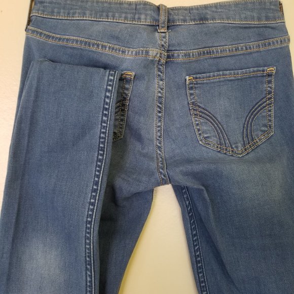 Hollister - Picture 3 of 3